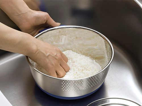 お米マイスターと共同開発したボウル「米（マイ）スターボウル」